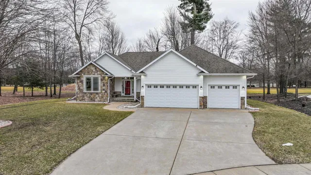 $479,900 | 1579 Foxfire Court, Waupaca, WI 54981
