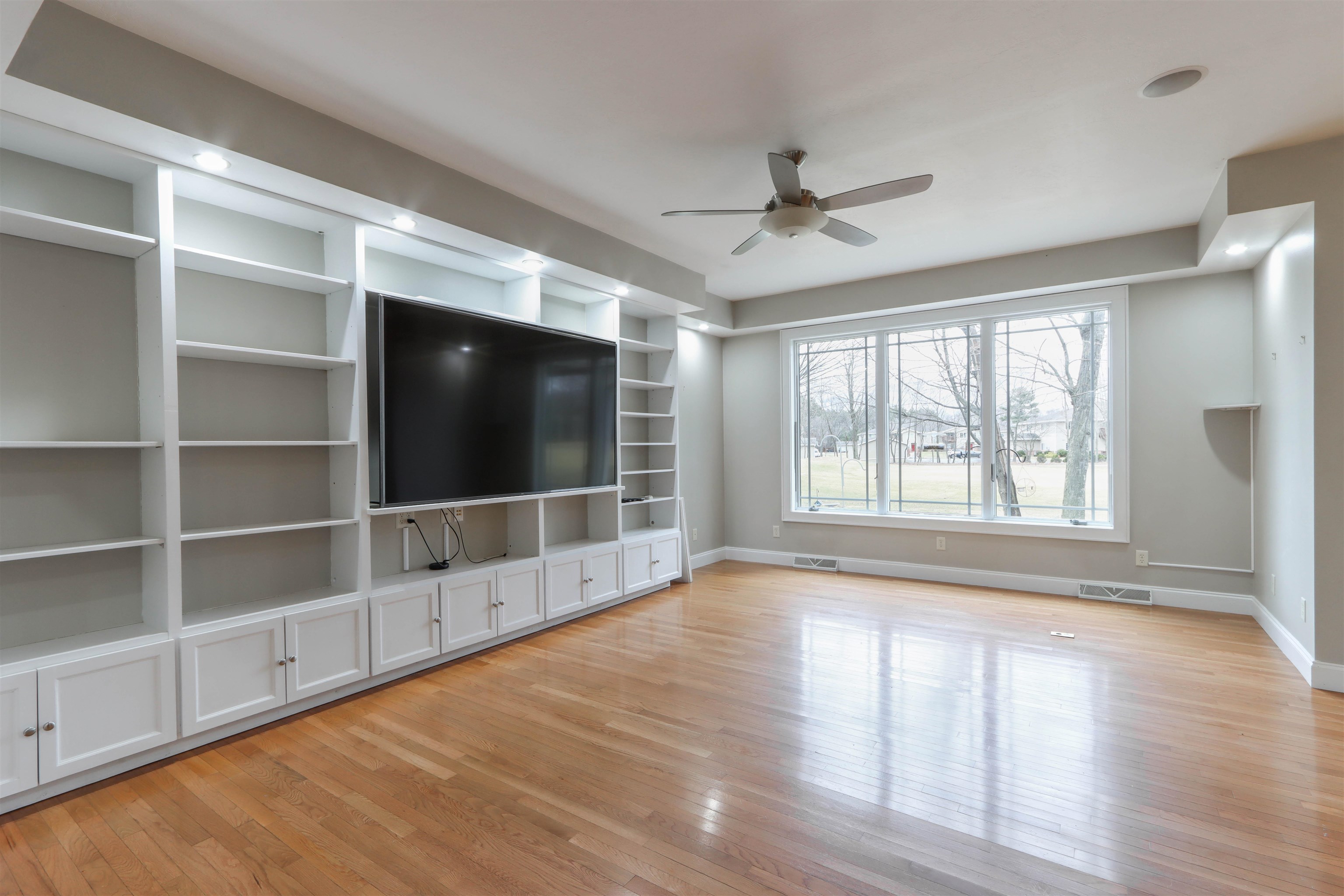 1579 Foxfire Court Waupaca, WI 54981 - Photo 8 of 62