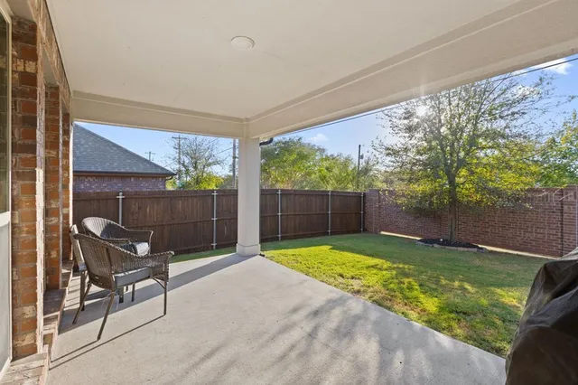 a view of a sitting area in back yard