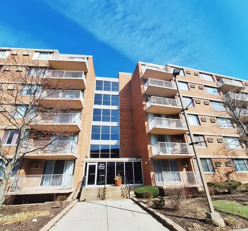 $275,000 | 2211 South Stewart Avenue, Unit 4A, Lombard, IL 60148