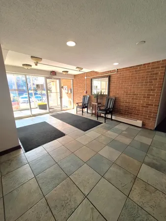 $275,000 | 2211 South Stewart Avenue, Unit 4A, Lombard, IL 60148