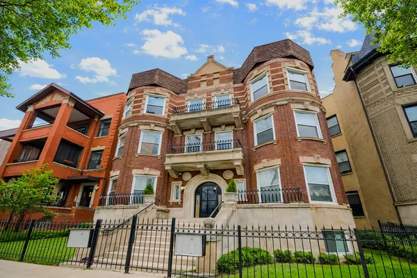 $370,000 | 4518 South King Drive, Unit 2A, Chicago, IL 60653