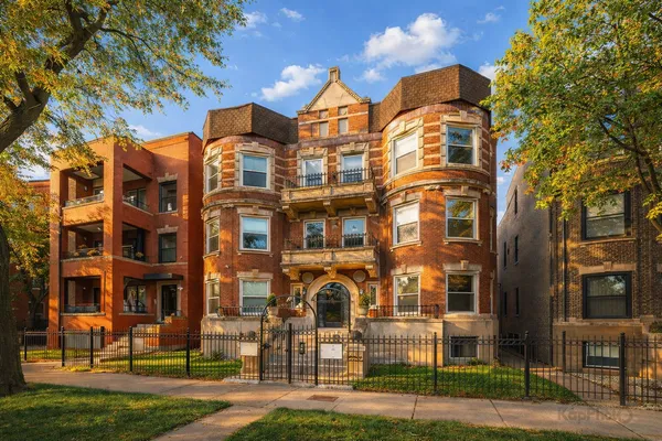 $370,000 | 4518 South King Drive, Unit 2A, Chicago, IL 60653