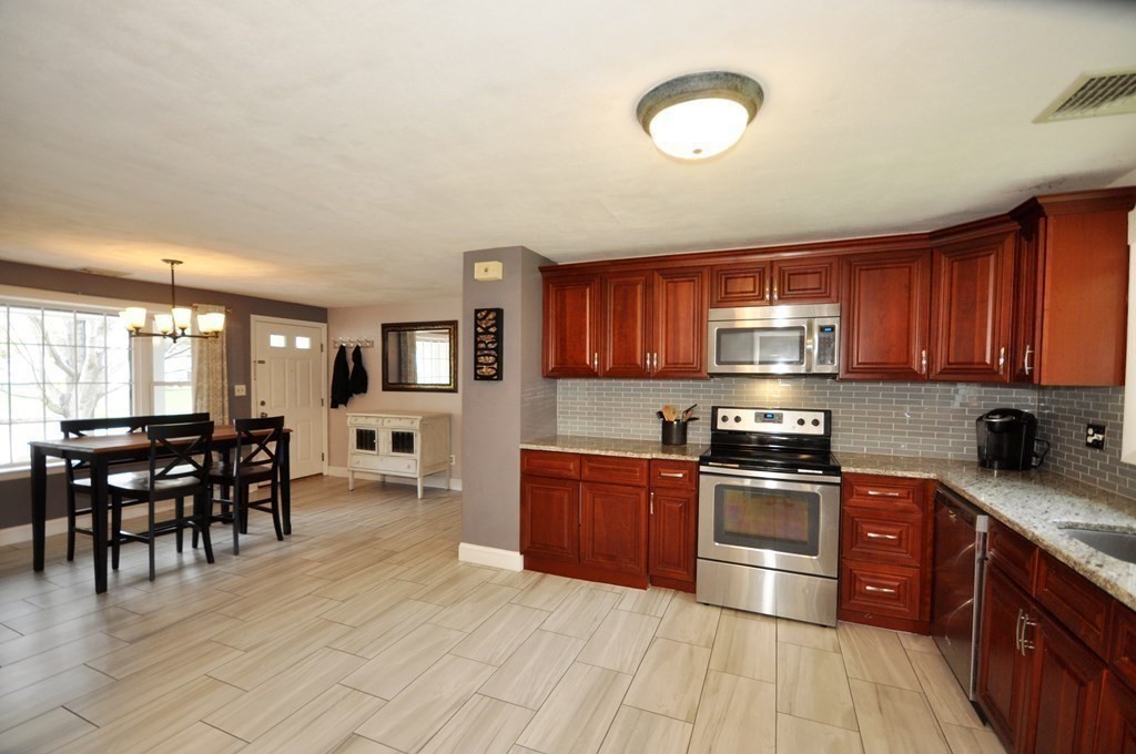 9 Bradford Road Hudson, MA 01749 - Photo 2 of 19