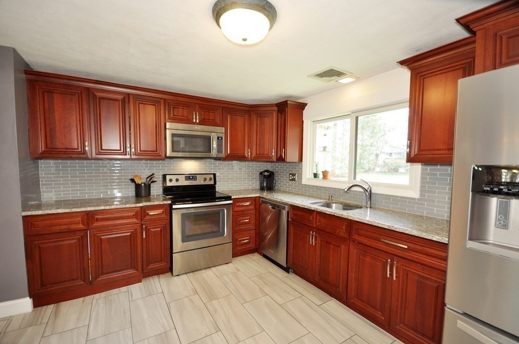 9 Bradford Road Hudson, MA 01749 - Photo 3 of 19