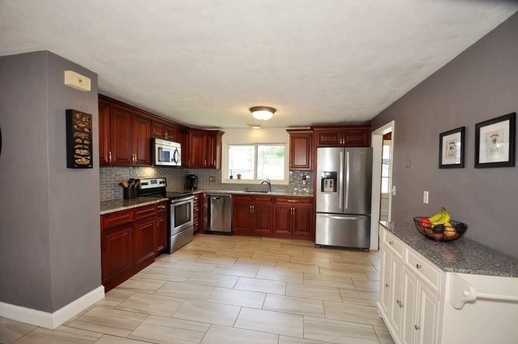 9 Bradford Road Hudson, MA 01749 - Photo 4 of 19