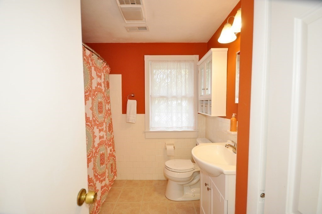 9 Bradford Road Hudson, MA 01749 - Photo 10 of 19