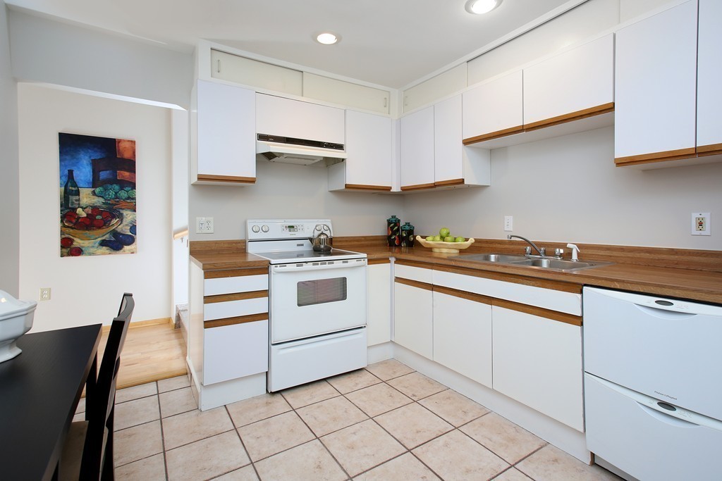 1265 Beacon Street, Unit 604 Brookline, MA 02446 - Photo 3 of 6