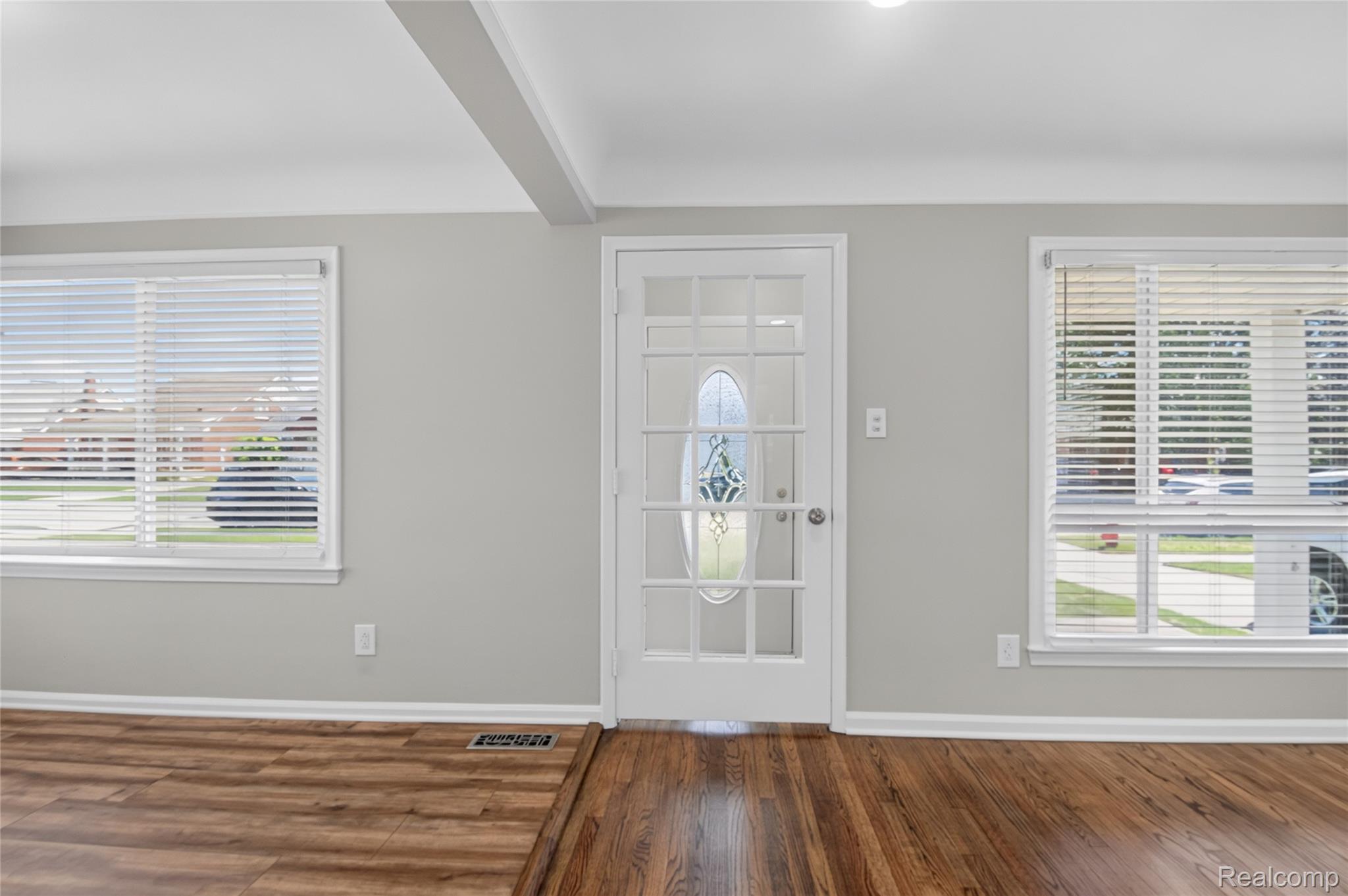 12972 Callender Street Southgate, MI 48195 - Photo 12 of 40 12972-Callender-St-Windowstill 13.jpg