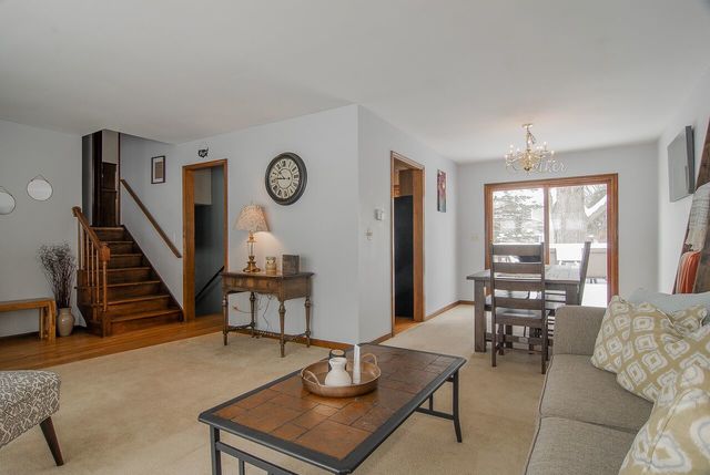 532 Sheffield Road Naperville, IL 60565 - Photo 3 of 16