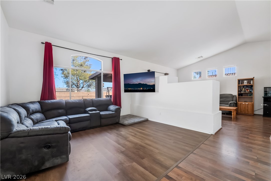 1040 Kings View Court Henderson, NV 89002 - Photo 17 of 37