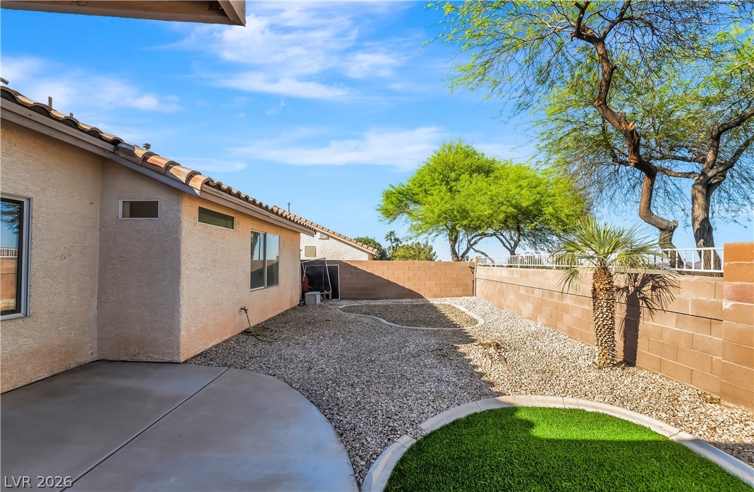 1040 Kings View Court Henderson, NV 89002 - Photo 35 of 37
