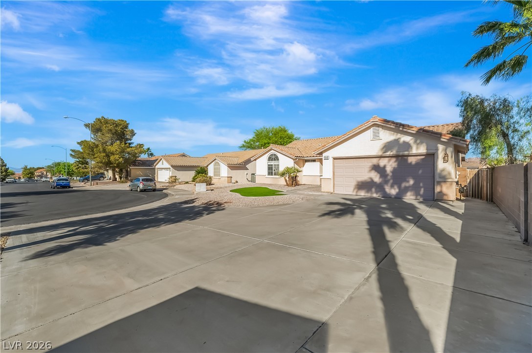 1040 Kings View Court Henderson, NV 89002 - Photo 5 of 37