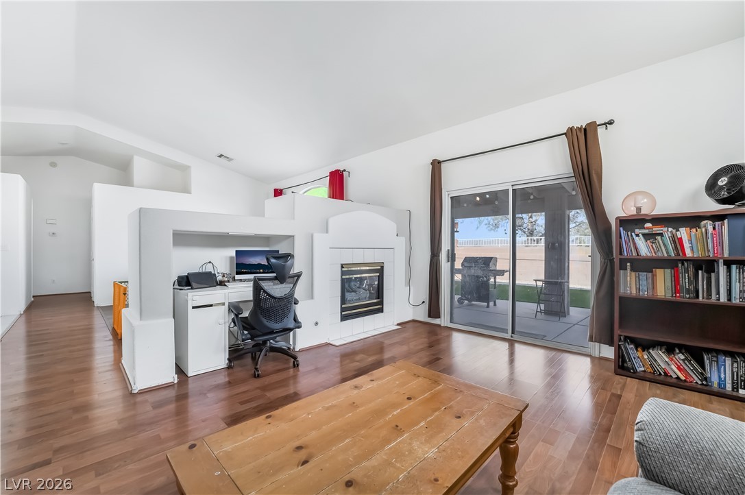 1040 Kings View Court Henderson, NV 89002 - Photo 8 of 37