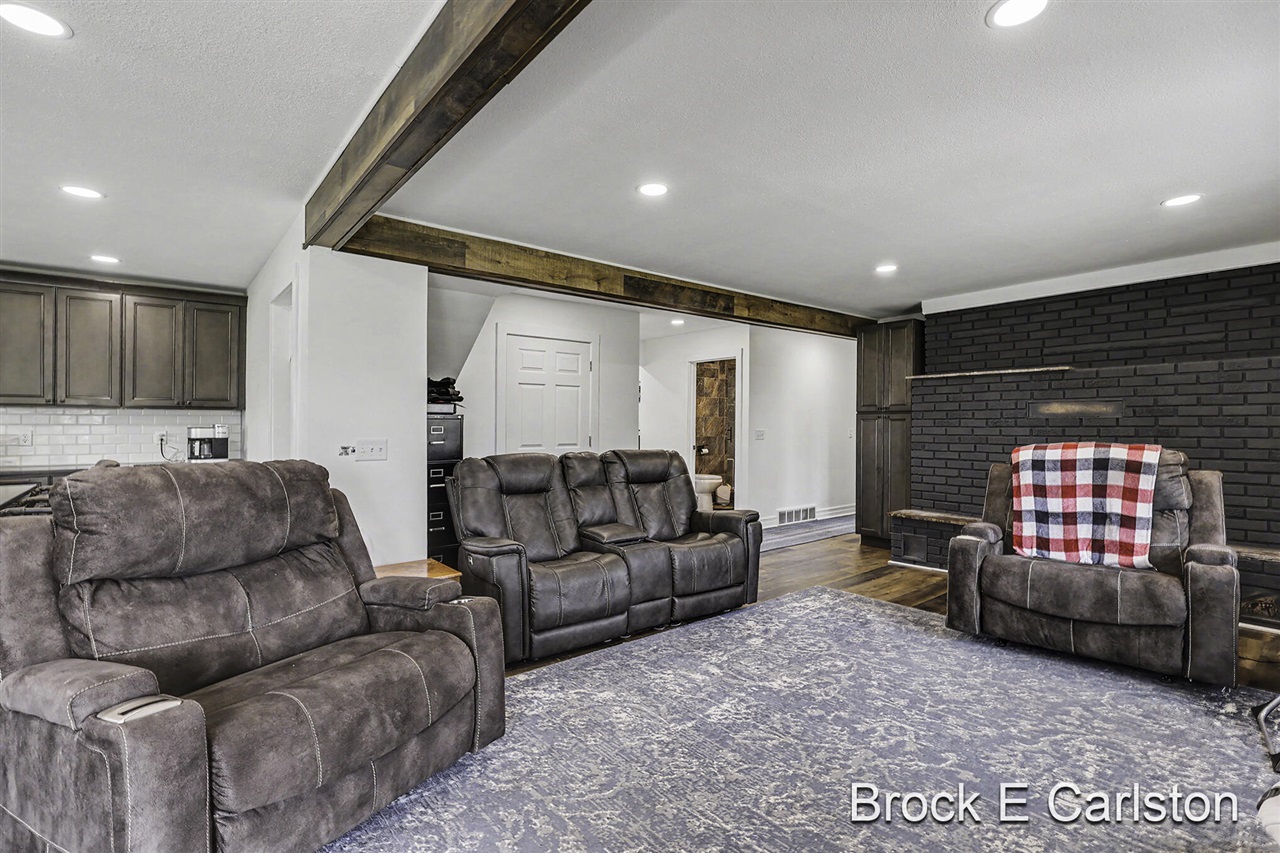3233 Becker Road Muskegon, MI 49445 - Photo 6 of 55