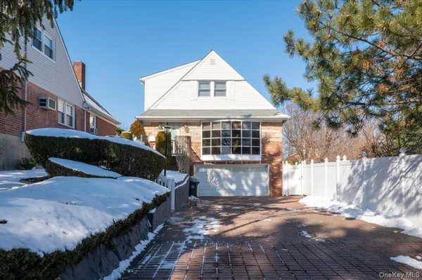 $1,625,000 | 196-11 Pompeii Avenue | Holliswood Jamaica