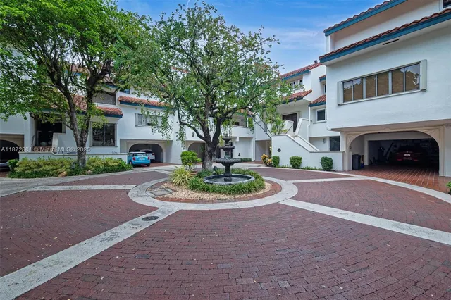 $2,275,000 | 2000 South Bayshore Drive, Unit 72, Miami, FL 33133