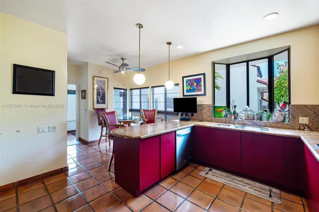 $2,275,000 | 2000 South Bayshore Drive, Unit 72, Miami, FL 33133