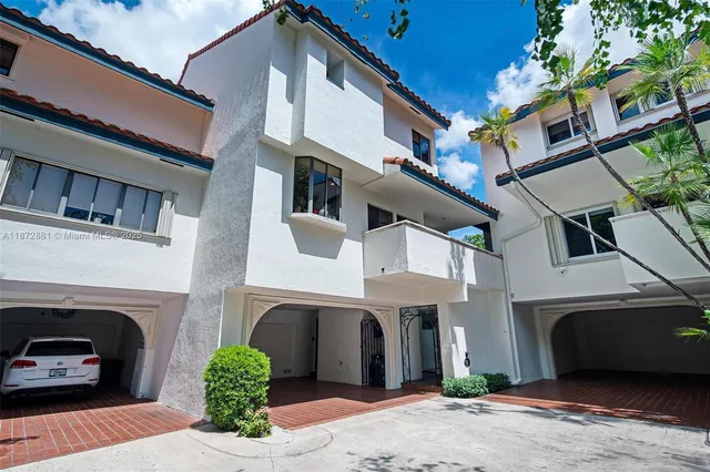 $2,275,000 | 2000 South Bayshore Drive, Unit 72, Miami, FL 33133