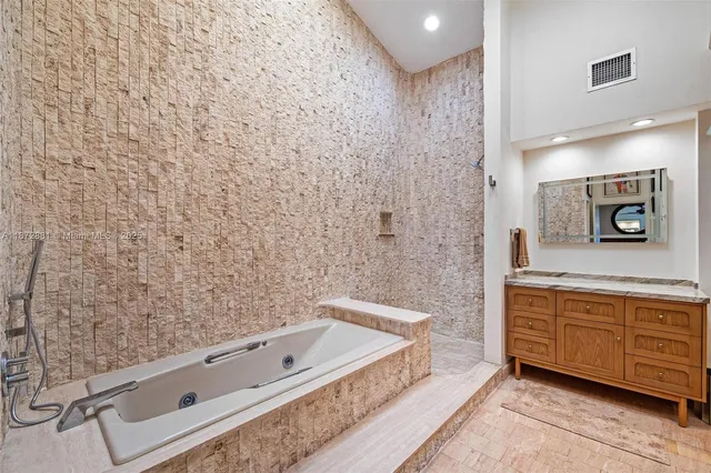 $2,275,000 | 2000 South Bayshore Drive, Unit 72, Miami, FL 33133