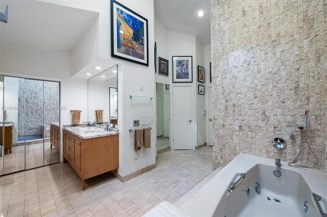 $2,275,000 | 2000 South Bayshore Drive, Unit 72, Miami, FL 33133