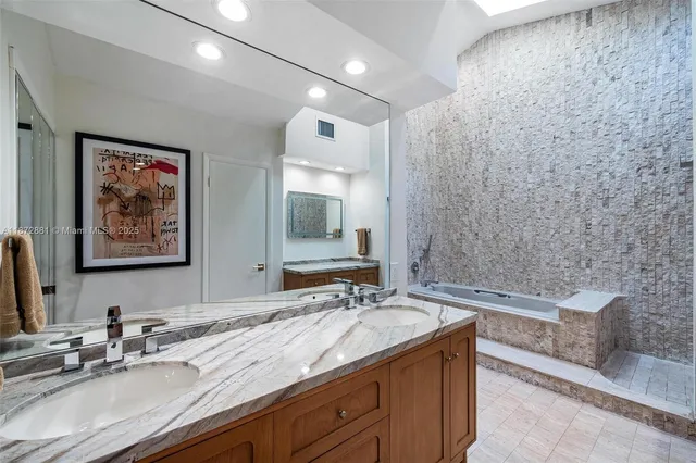 $2,275,000 | 2000 South Bayshore Drive, Unit 72, Miami, FL 33133