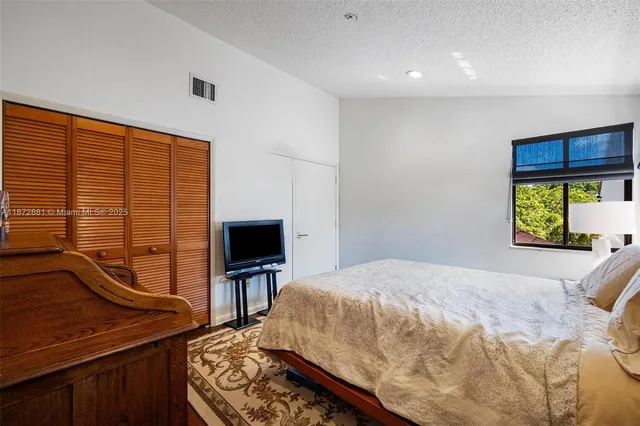 $2,275,000 | 2000 South Bayshore Drive, Unit 72, Miami, FL 33133