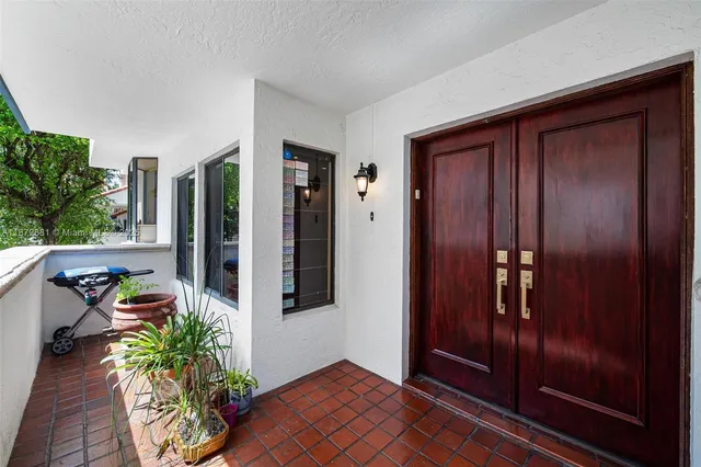 $2,275,000 | 2000 South Bayshore Drive, Unit 72, Miami, FL 33133