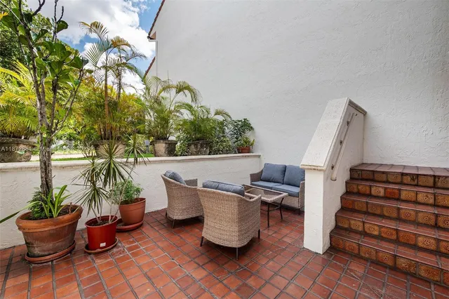 $2,275,000 | 2000 South Bayshore Drive, Unit 72, Miami, FL 33133