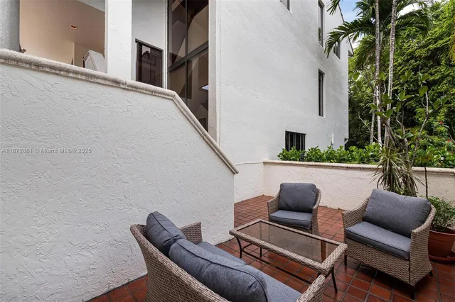 $2,275,000 | 2000 South Bayshore Drive, Unit 72, Miami, FL 33133