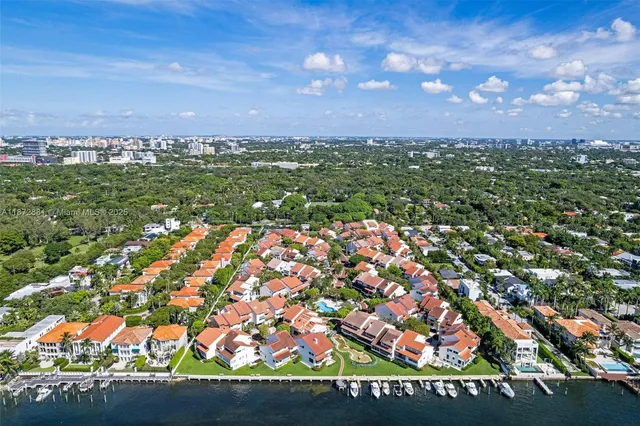 $2,275,000 | 2000 South Bayshore Drive, Unit 72, Miami, FL 33133