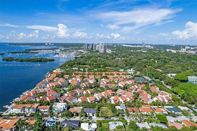 $2,275,000 | 2000 South Bayshore Drive, Unit 72, Miami, FL 33133