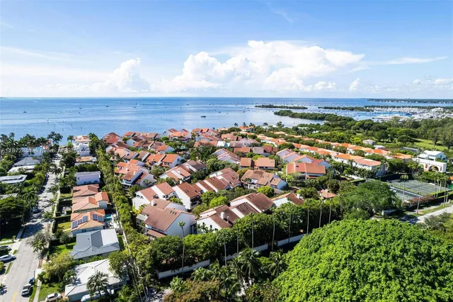 $2,275,000 | 2000 South Bayshore Drive, Unit 72, Miami, FL 33133