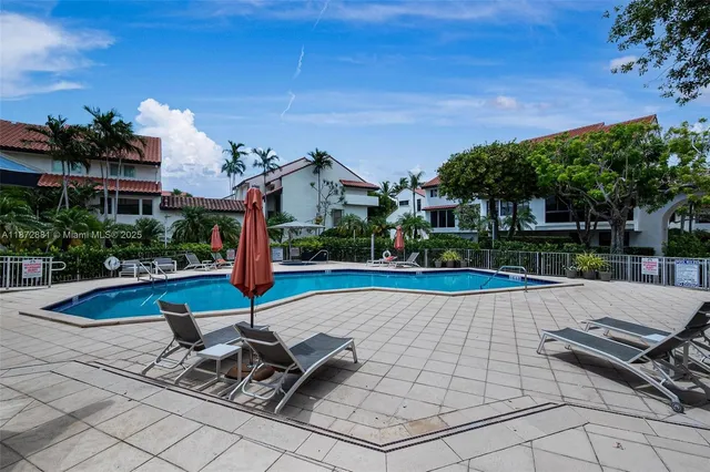 $2,275,000 | 2000 South Bayshore Drive, Unit 72, Miami, FL 33133