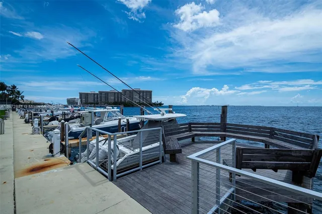 $2,275,000 | 2000 South Bayshore Drive, Unit 72, Miami, FL 33133