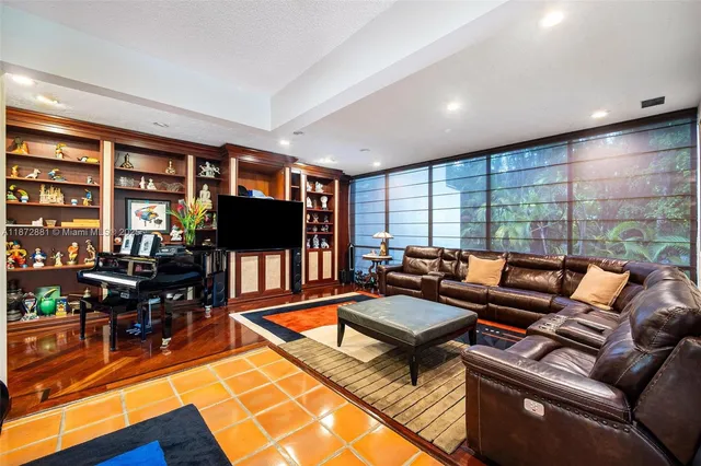 $2,275,000 | 2000 South Bayshore Drive, Unit 72, Miami, FL 33133