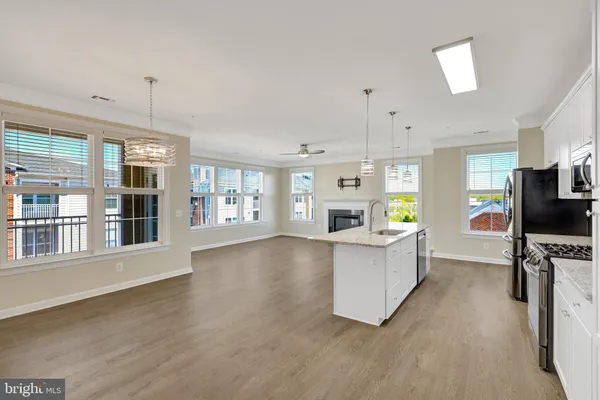 $465,000 | 13723 Neil Armstrong Avenue, Unit 502, Herndon, VA 20171