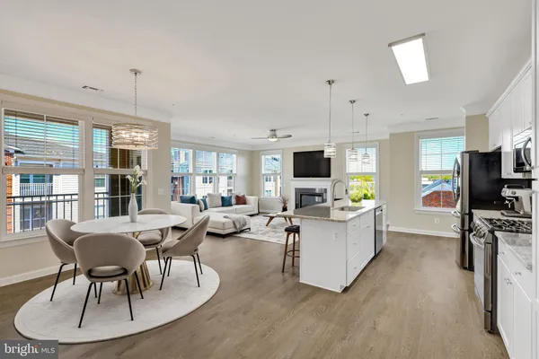 $465,000 | 13723 Neil Armstrong Avenue, Unit 502, Herndon, VA 20171