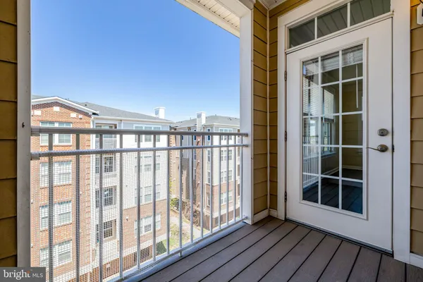 $465,000 | 13723 Neil Armstrong Avenue, Unit 502, Herndon, VA 20171