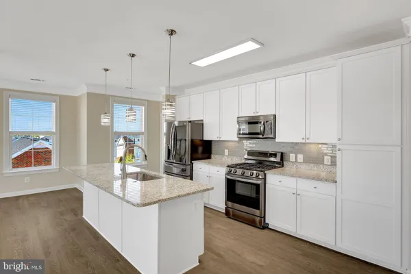 $465,000 | 13723 Neil Armstrong Avenue, Unit 502, Herndon, VA 20171