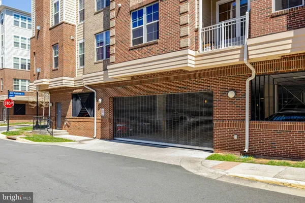 $465,000 | 13723 Neil Armstrong Avenue, Unit 502, Herndon, VA 20171