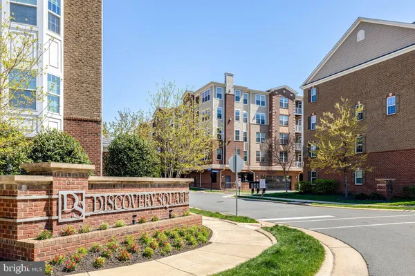 $465,000 | 13723 Neil Armstrong Avenue, Unit 502, Herndon, VA 20171