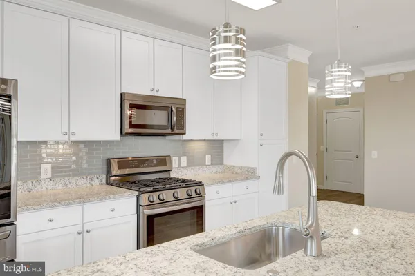 $465,000 | 13723 Neil Armstrong Avenue, Unit 502, Herndon, VA 20171