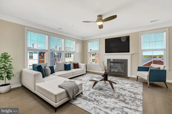 $465,000 | 13723 Neil Armstrong Avenue, Unit 502, Herndon, VA 20171