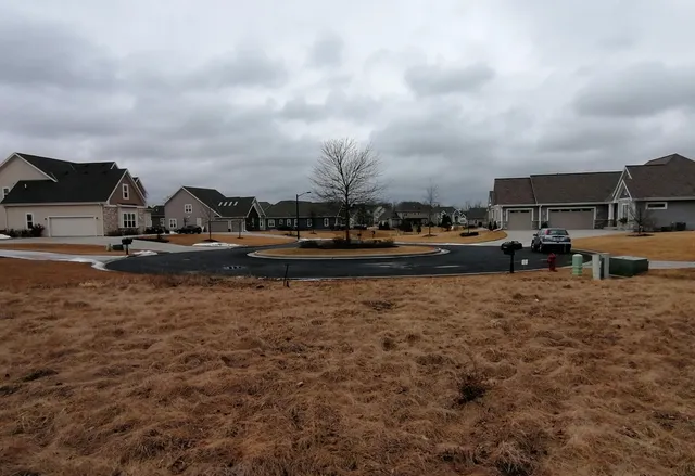 $195,900 | N57W19673 Holly Court, Menomonee Falls, WI 53051