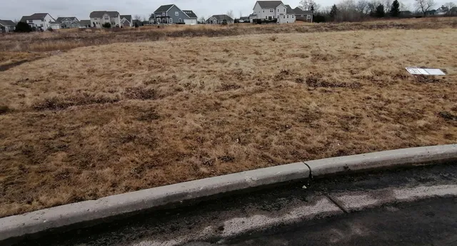 $195,900 | N57W19673 Holly Court, Menomonee Falls, WI 53051