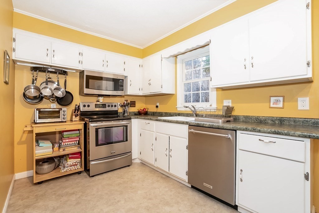 24 Englewood Road Gloucester, MA 01930 - Photo 11 of 21 Gallery Image 11