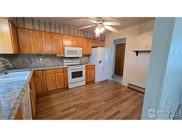 a black and white photo of a room