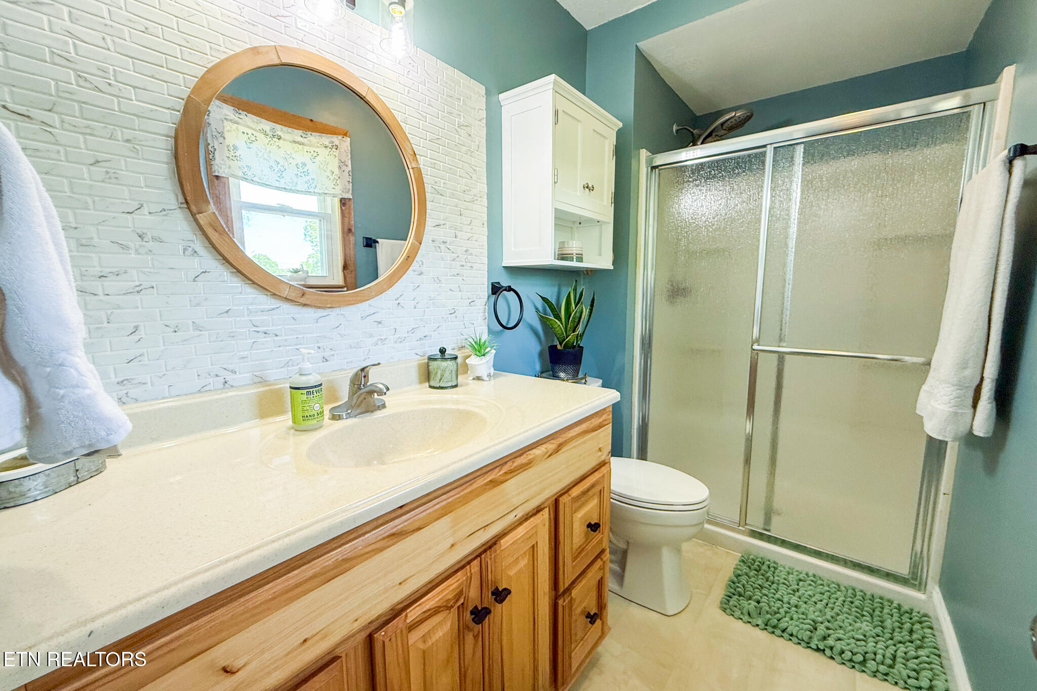 7732 Cranley Road Powell, TN 37849 - Photo 11 of 24 Primary En Suite Bath