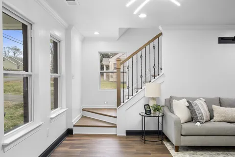 $375,000 | 220 Chamberlain Drive, Murfreesboro, TN 37129